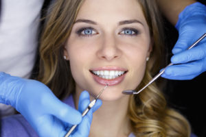 woman visits cosmetic dentist in Melbourne