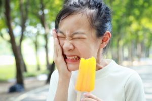 woman with tooth sensitivity